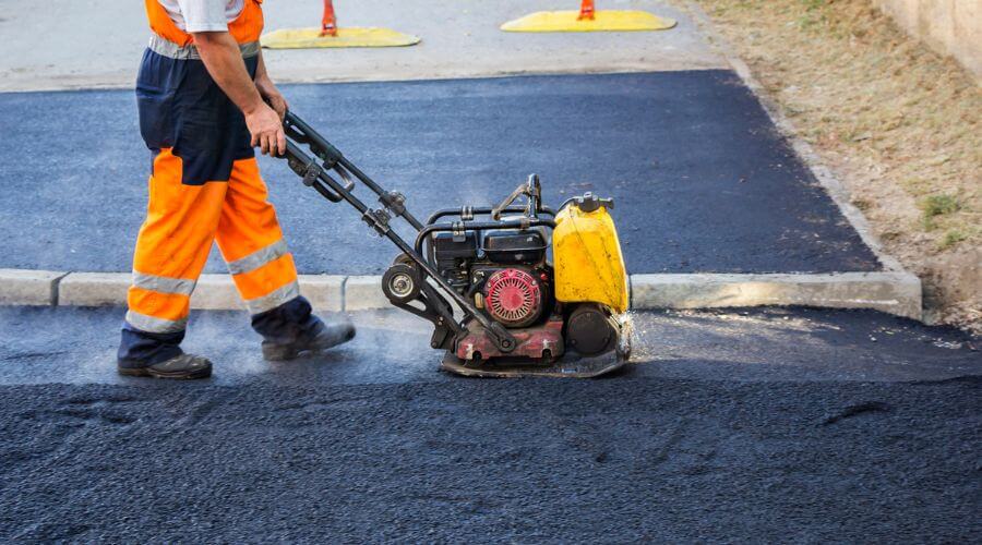 Professional gutter cleaning in Dixon, CA